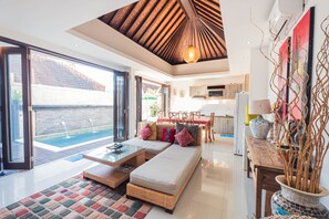 Deluxe Villa | Living area