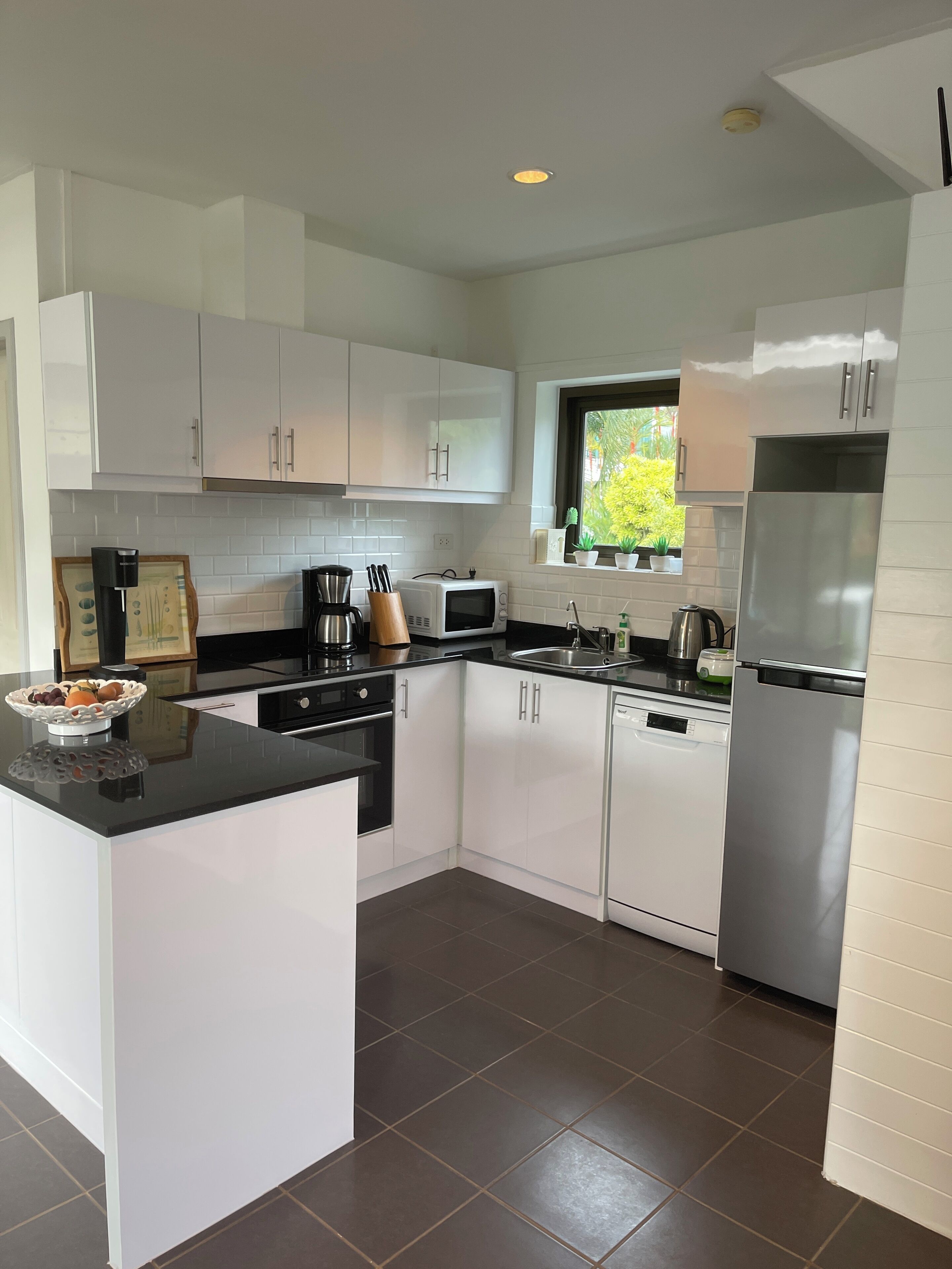 冰箱、微波炉、烤箱、炉灶