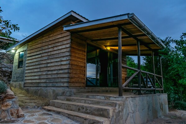 Deluxe Cottage | Private kitchen | Cookware/dishes/utensils