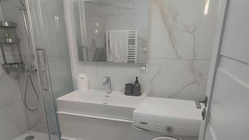 Apartment, 1 Bedroom, Smoking, Terrace | Bathroom