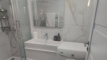Apartment, 1 Bedroom, Smoking, Terrace | Bathroom