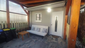 Apartment, 1 Bedroom, Smoking, Terrace | Living area