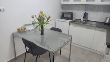 Apartment, 1 Bedroom, Smoking, Terrace | Dining room