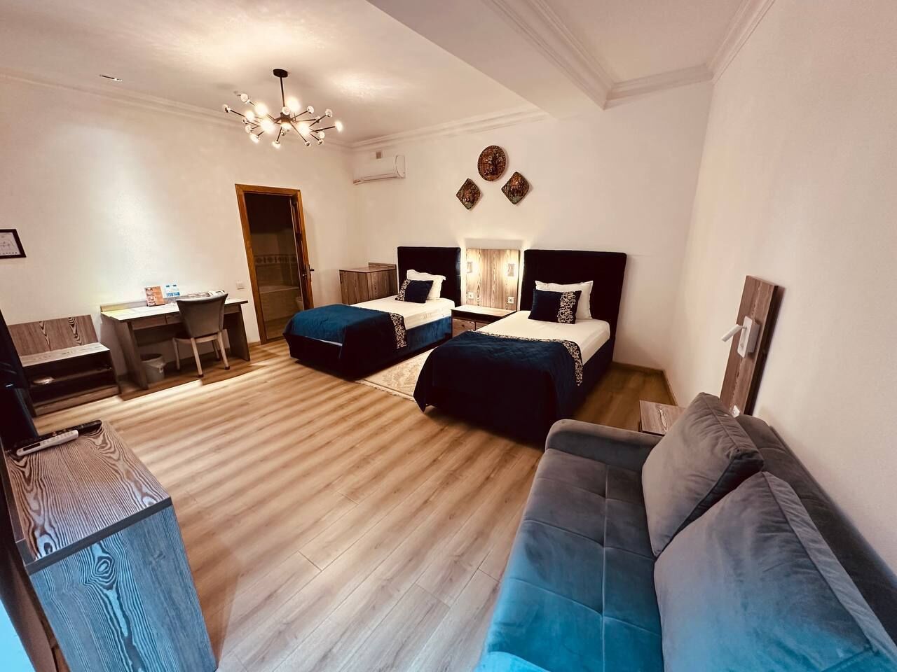 华丽双床房 | 防过敏的被褥、记忆海绵床垫、办公桌、笔记本电脑工作区