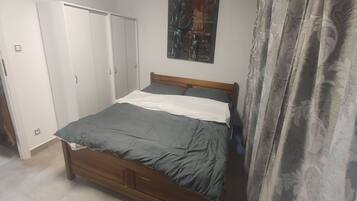 Apartamento, 1 quarto, para fumantes, terraço | 1 quarto, escrivaninha