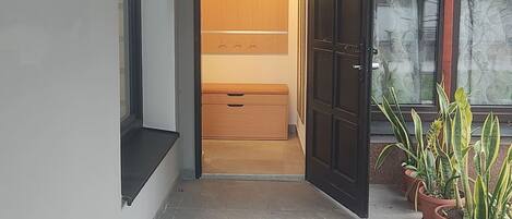 Apartamento, 1 quarto, terraço, vista para o jardim | Entrada da propriedade