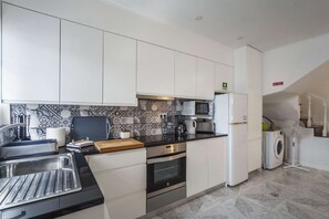 Fridge, microwave, oven, coffee/tea maker - Atlantic City - Marina (Ponta Delgada)