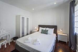 2 室のベッドルーム、アイロン / アイロン台、WiFi、ベッドシーツ