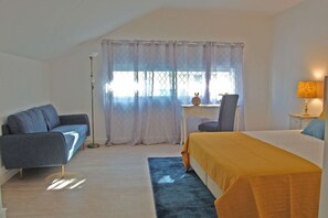 1 Schlafzimmer, Schreibtisch, Bügeleisen/Bügelbrett, Bettwäsche