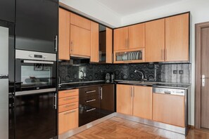 Kühlschrank, Ofen, Herdplatte, Geschirrspüler