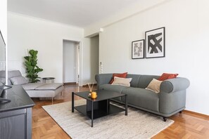 Smart TV - Radiant 3BR Apartment in Paleo Faliro (Paleo Faliro)