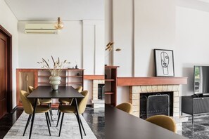 Dining - Capacious 3BR Apartment in Marousi (Marousi)