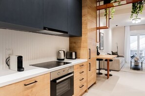 Kühlschrank, Ofen, Herdplatte, Geschirrspüler