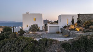 Exterior - Luxurious villa in Paros island. Walking to the beach. Close to Naoussa Town.  (Ιστέρνι)
