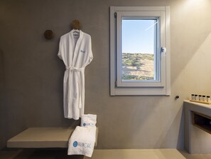 Spa - Luxurious villa in Paros island. Walking to the beach. Close to Naoussa Town.  (Ιστέρνι)