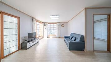 Habitació (private house)