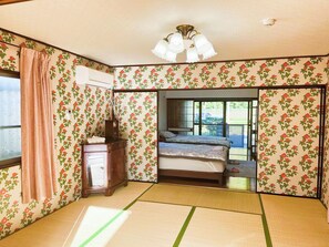 5 bedrooms, iron/ironing board, travel cot, WiFi