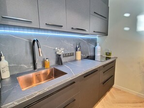 Fridge, microwave, oven, stovetop