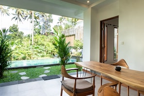 Villa Deluxe | Cucina privata | Frigorifero, piano cottura, bollitore elettrico, tostapane