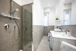 Dusche, Bidet
