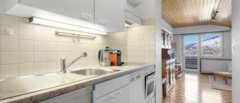 Refrigerador, horno, lavavajillas y cafetera y tetera