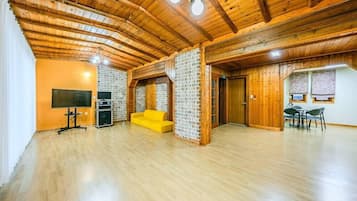 Room (201) | 1 bedroom