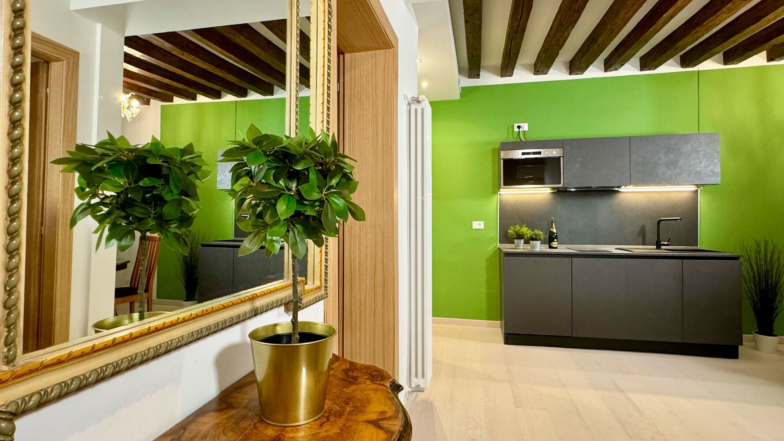 Fridge, cookware/dishes/utensils