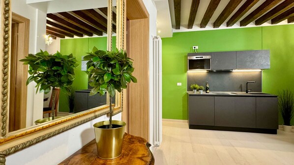 Kühlschrank, Kochgeschirr/Geschirr/Besteck