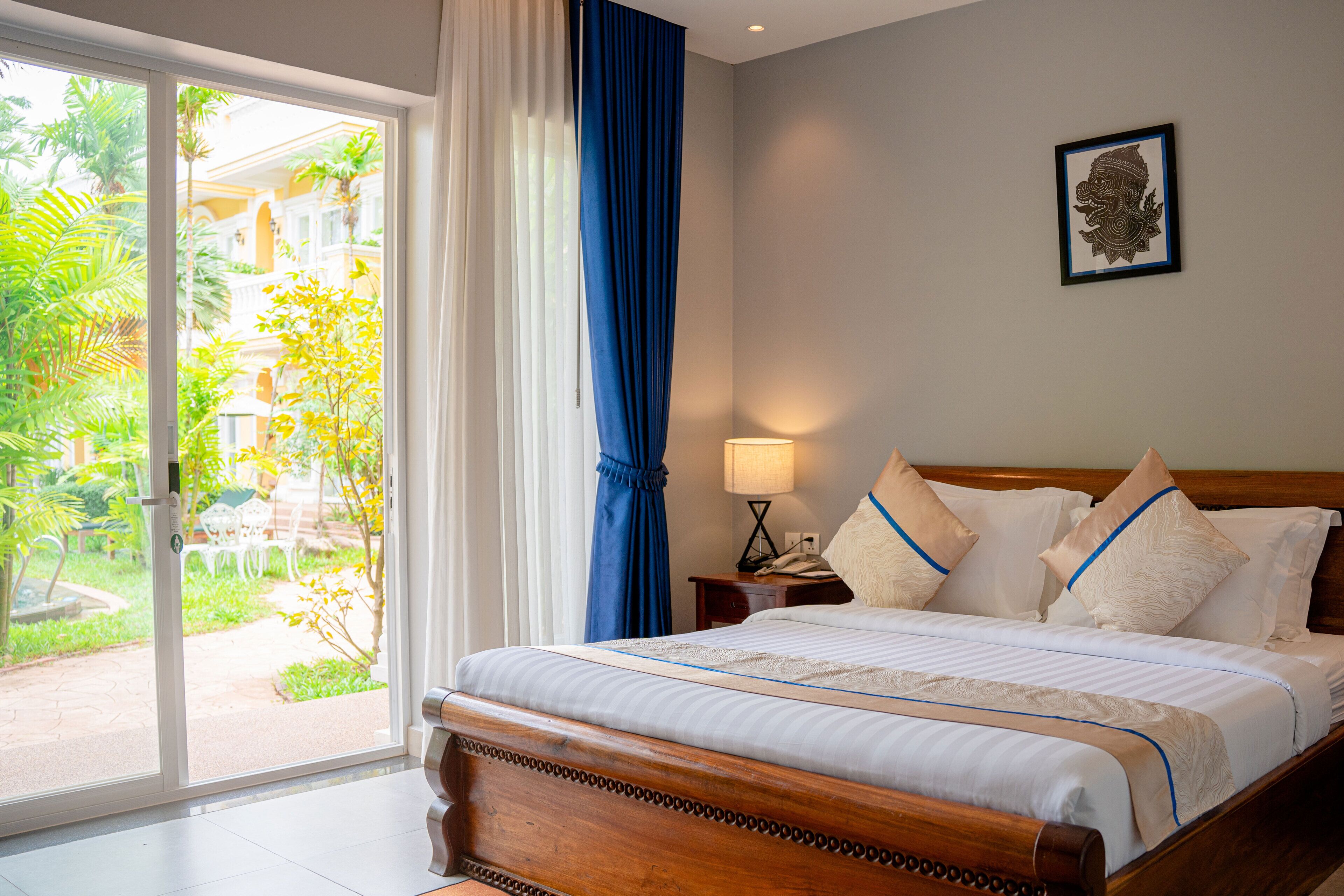 Deluxe tweepersoonskamer | Een kluis op de kamer, een bureau, gratis wifi, beddengoed