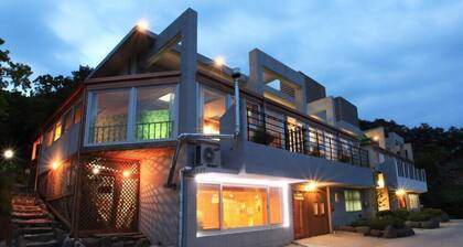 Koala Kids Pool Villa