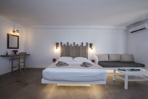 1 bedroom, Egyptian cotton sheets, premium bedding, desk - Myrsini's Luxury Suites (Mykonos)