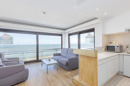 Corner apartment with phenomenal sea view