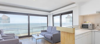 Corner apartment with phenomenal sea view