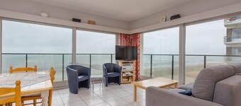 Corner studio with stunning sea views