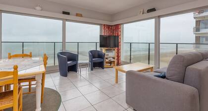 Corner studio with stunning sea views