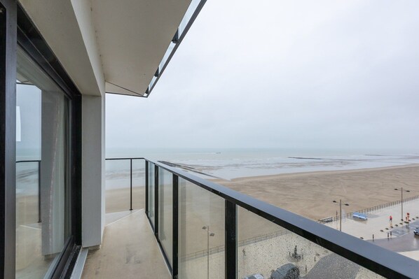 Property grounds - Corner studio with stunning sea views (Middelkerke)