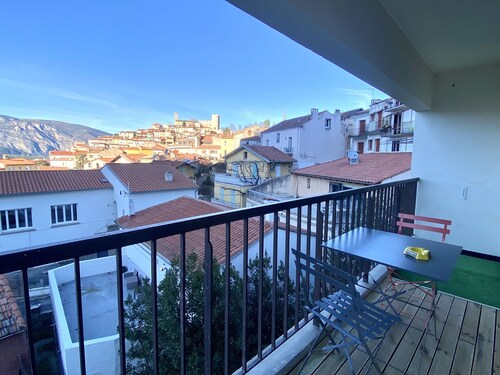 Appartement Tout Équipé Avec Balcon et Deux Chambres