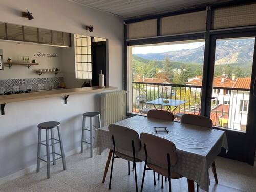 Appartement Tout Équipé Avec Balcon et Deux Chambres