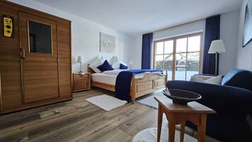 1 bedroom, bed sheets