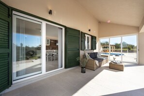 Outdoor dining - Villa Oliveto with pool,jacuzzi & sauna (Donji Kašic)