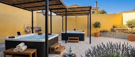 Baignoire à remous extérieure