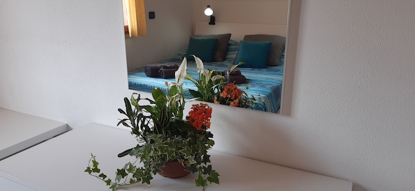 2 chambres, fer et planche à repasser, accès au Wi-Fi (inclus)