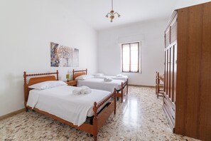 3 bedrooms, iron/ironing board, bed sheets