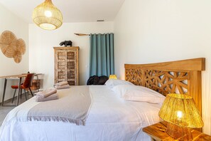 3 bedrooms, iron/ironing board, WiFi, bed sheets - Villa Surgabali, Avec Piscine et à 300m de la Plage (Cavalaire-sur-Mer)