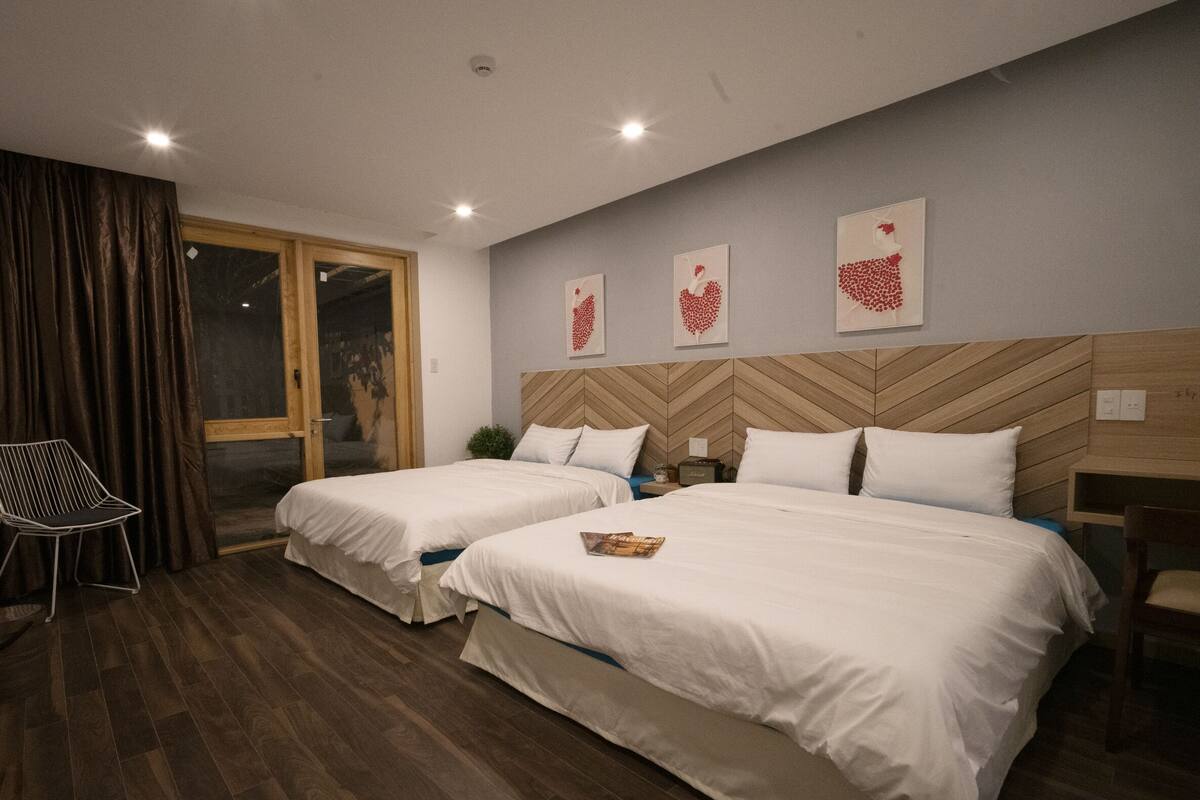 Panorama kamer, meerdere slaapkamers | Een kluis op de kamer, verduisterende gordijnen, geluiddichte muren