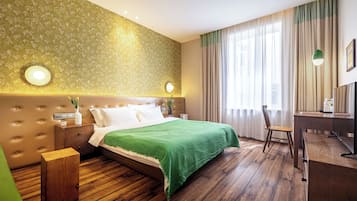 Luxury Room, 1 King Bed, Non Smoking | Individually decorated, desk, laptop workspace, blackout curtains