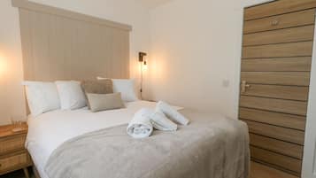 2 dormitoris, decoració individual i mobiliari individual