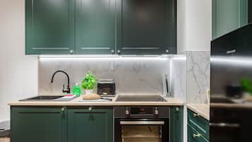 Departamento Deluxe | Cocina privada | Refrigerador con congelador, horno, parrilla de estufa y lavavajillas