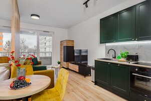 Deluxe Apartment | 1 bedroom, hypo-allergenic bedding, iron/ironing board, free WiFi