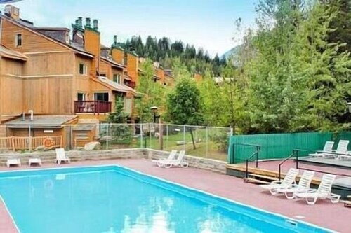 Horsethief Ski In Out Studio / Fireplace / Hot tub